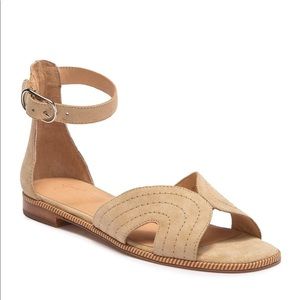 Joie taupe summer sandal!
